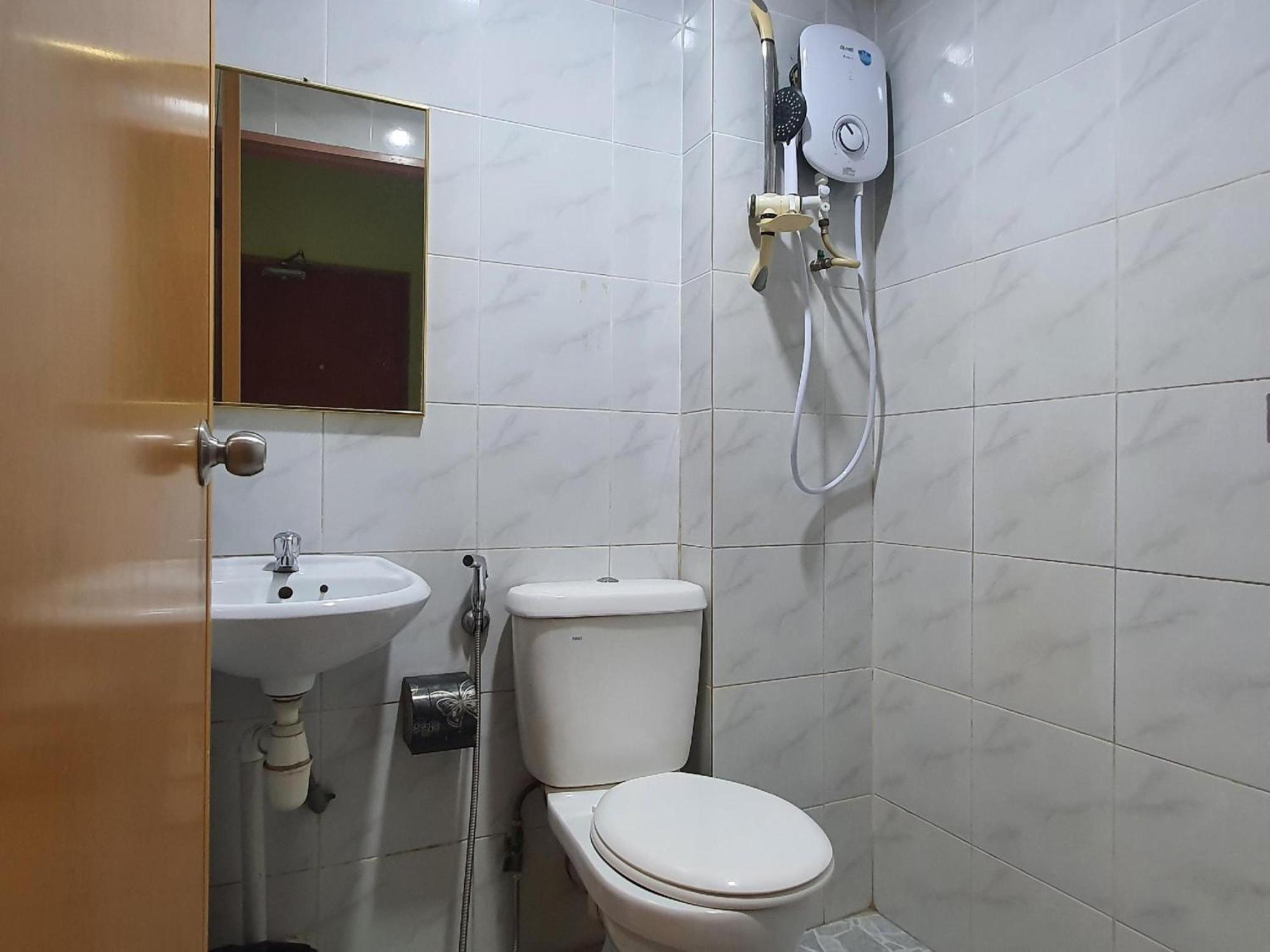 Oyo 90964 Melody 88 Inn Miri Ngoại thất bức ảnh