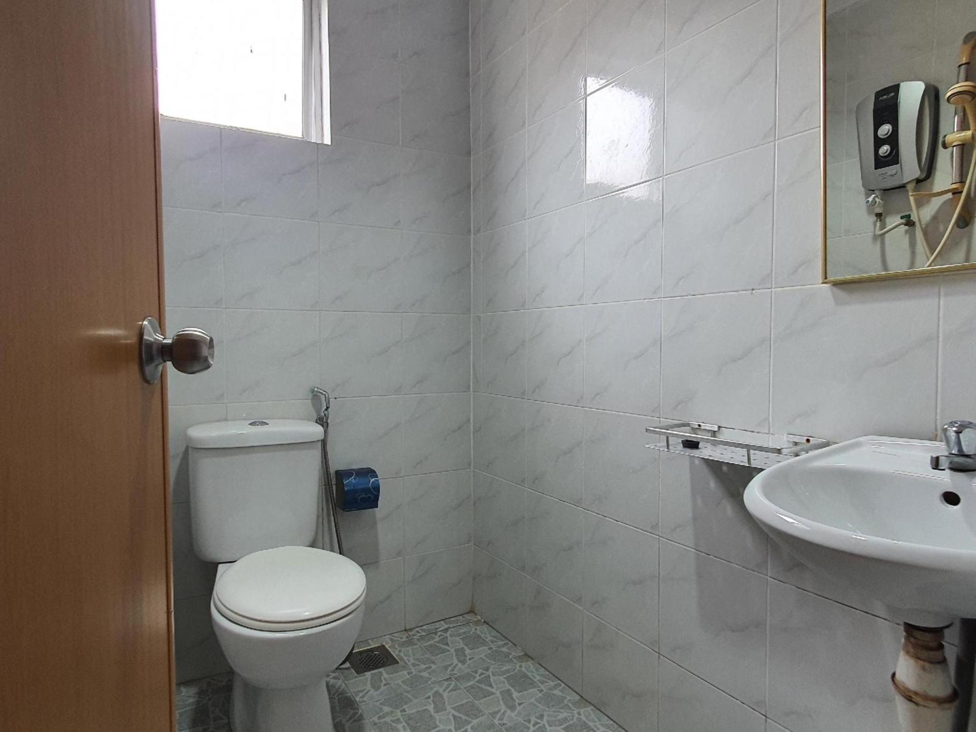 Oyo 90964 Melody 88 Inn Miri Ngoại thất bức ảnh